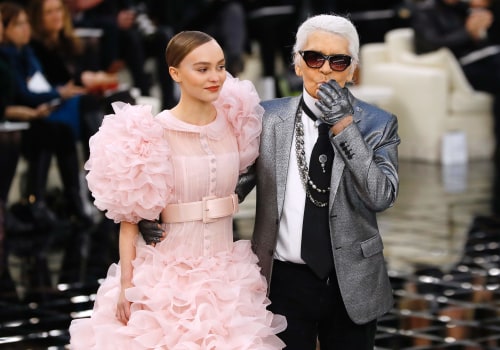 How long did it take for karl lagerfeld to become a successful designer?